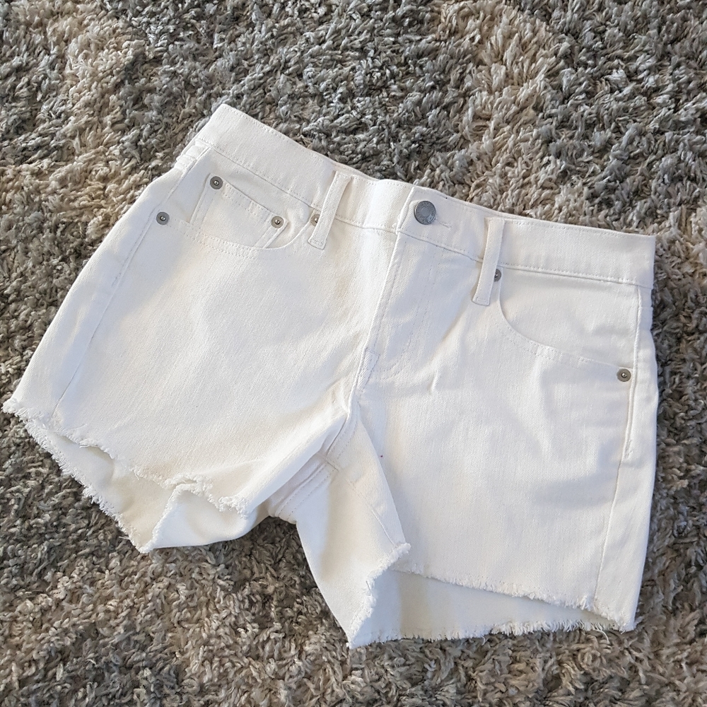 NWOT Gap White 3" Shorts